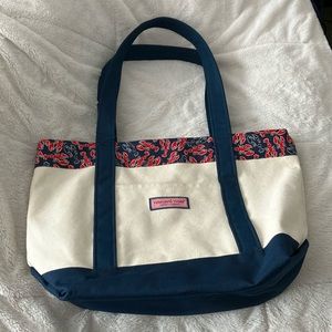 VV lobster tote